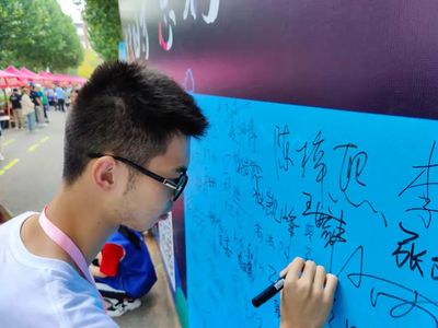 信息學(xué)院圓滿舉辦2021級(jí)本科新生迎新工作，科技信息咨詢服務(wù)成亮點(diǎn)